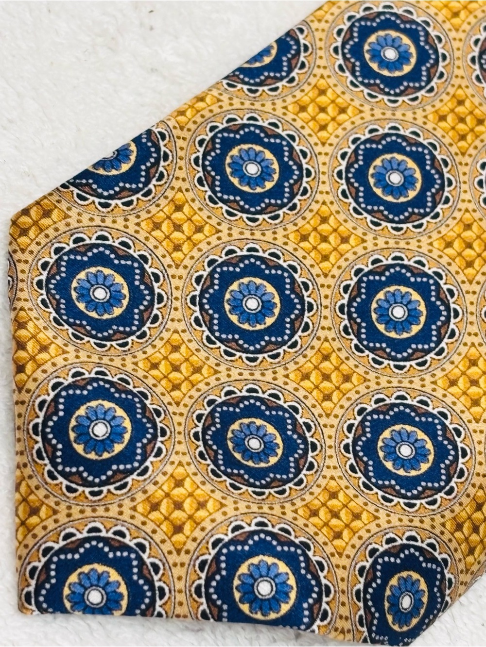 Brand New Tie By JoS A. Bank (Signature Collection) - Tie Width Is 3 1/2 Inches